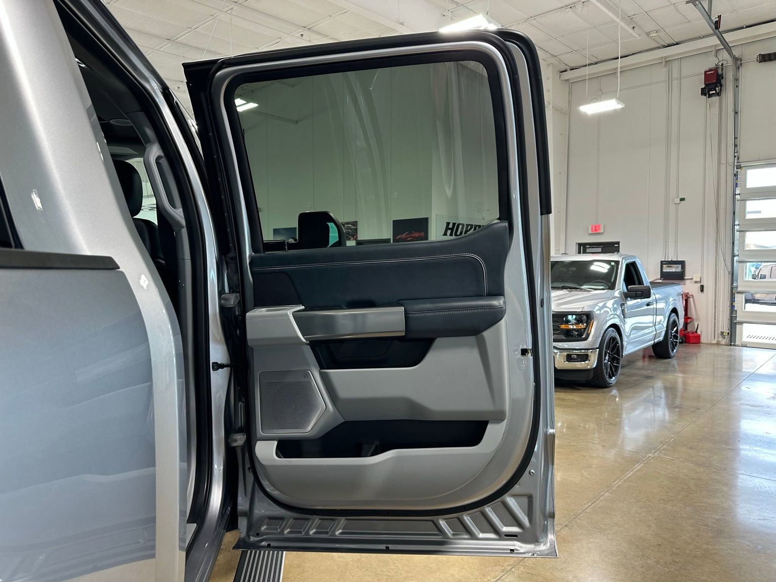 Used 2024 Ford F250 Limited w/ FX4 Off-Road Package image 47