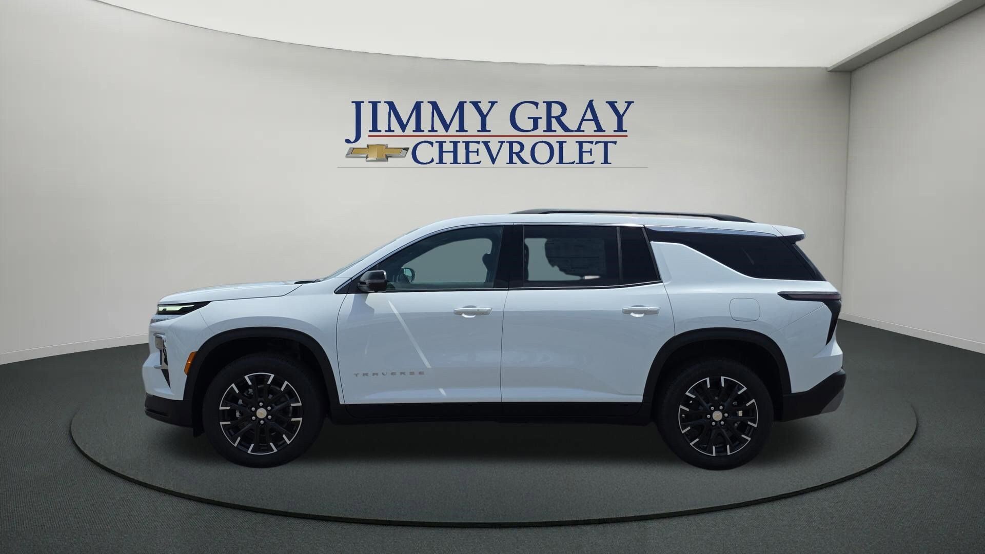 New 2026 Chevrolet Traverse LT w/ Sun and Wheel Package FWD image 2