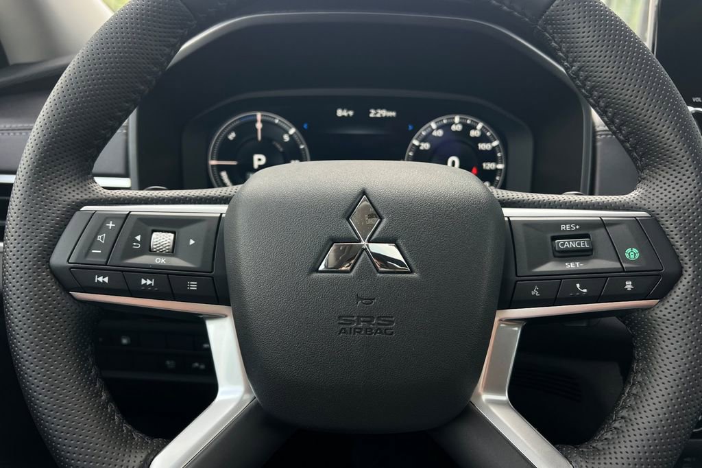New 2025 Mitsubishi Outlander SE image 25