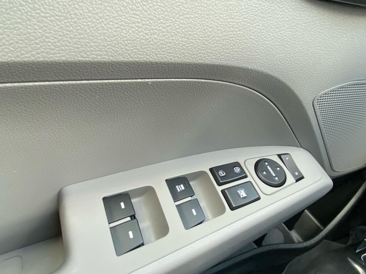 Used 2020 Hyundai Elantra SE FWD image 40