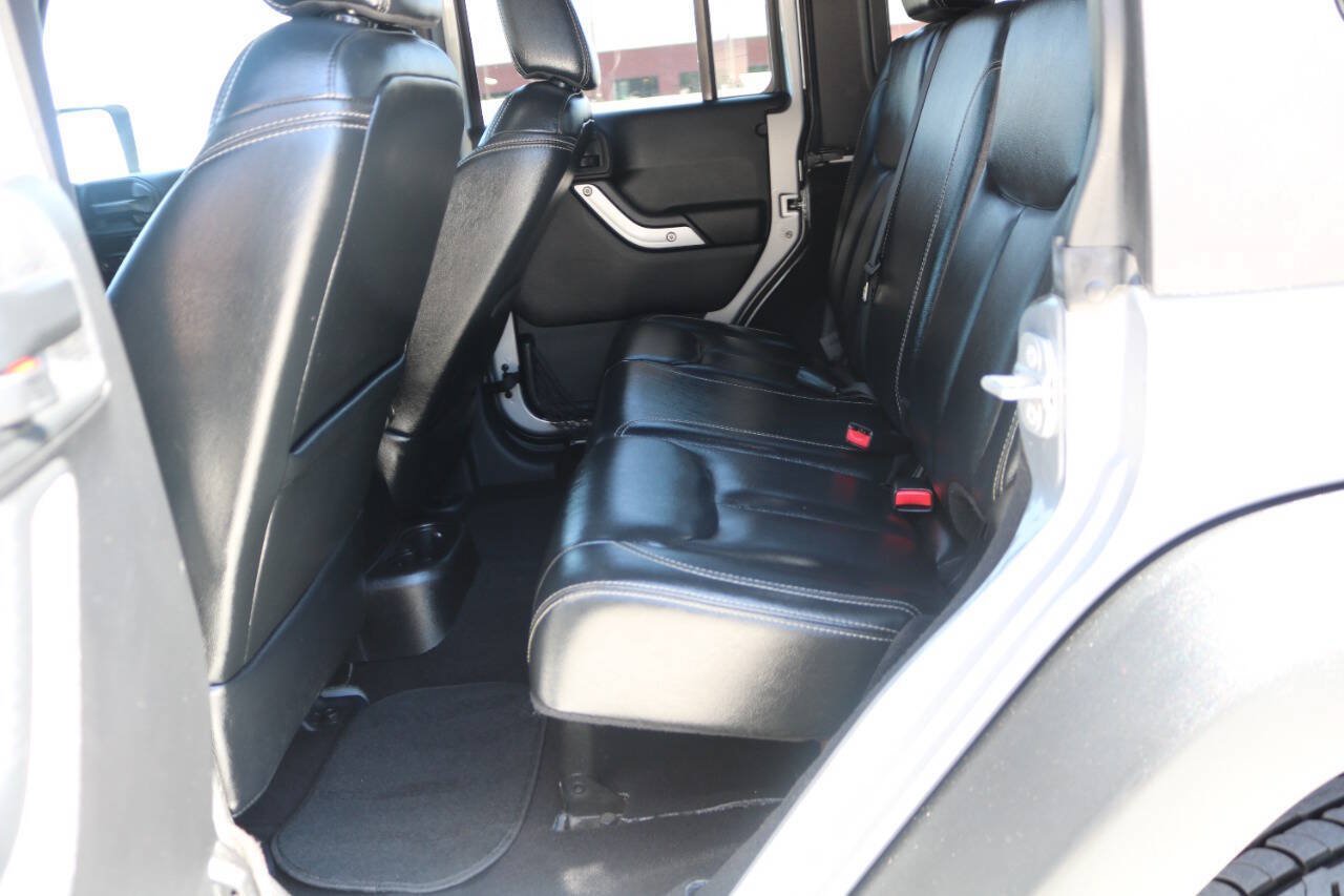 Used 2014 Jeep Wrangler Unlimited Rubicon AWD/4WD image 8