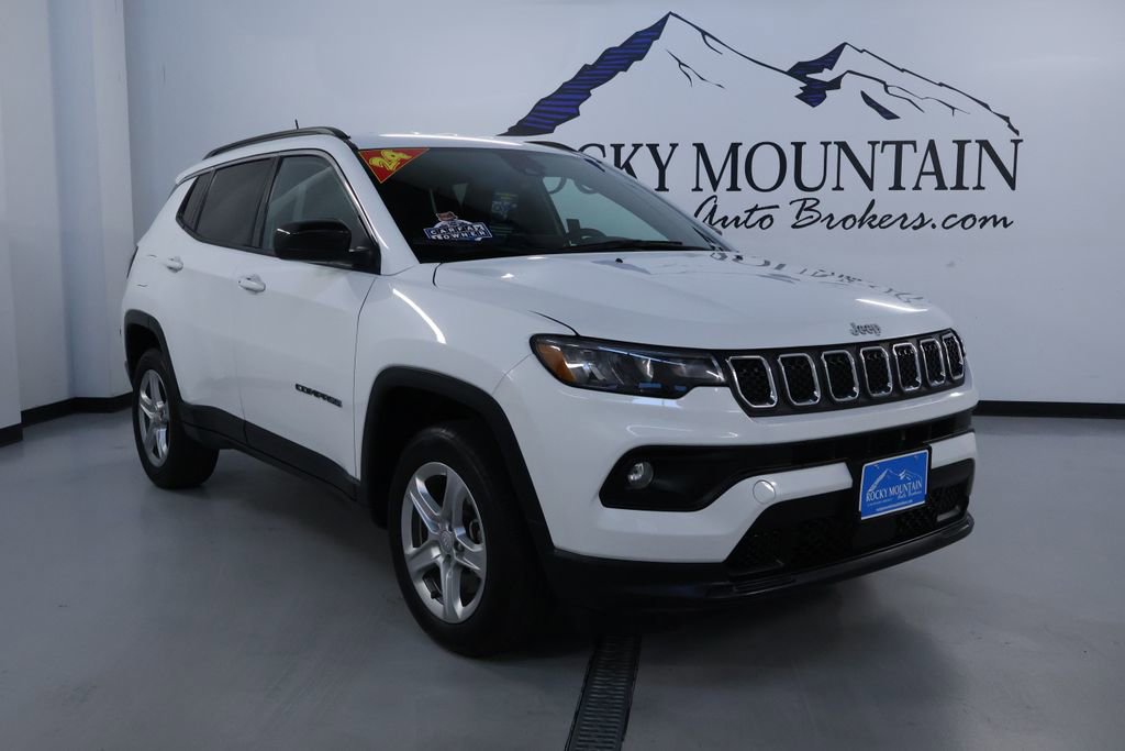 Used 2024 Jeep Compass Latitude image 1