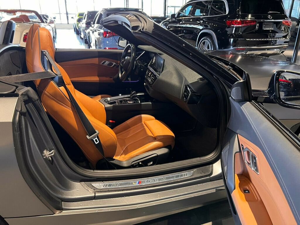 Used 2022 BMW Z4 M40i w/ Premium Package image 11