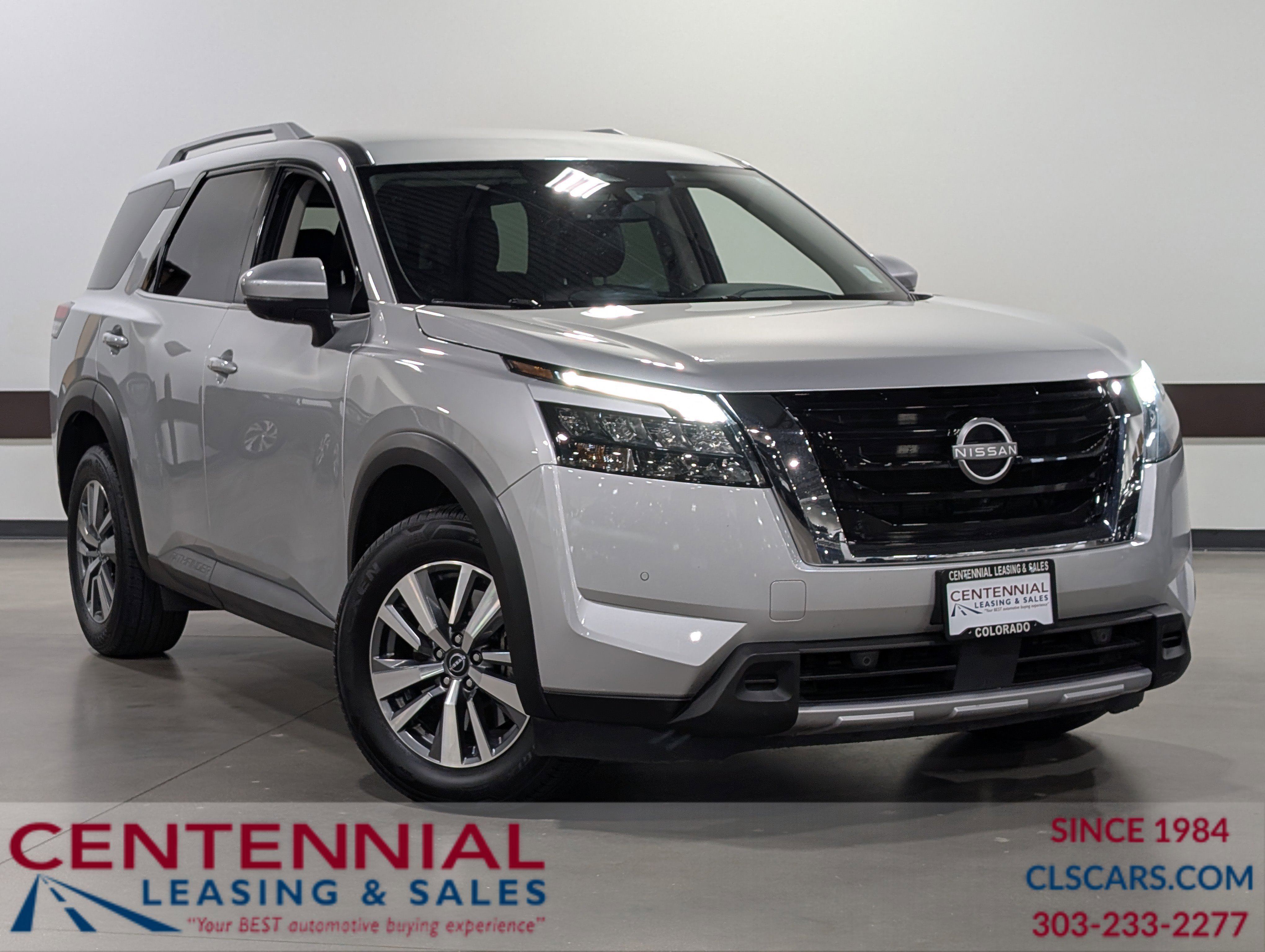 Used 2025 Nissan Pathfinder SL AWD/4WD image 1