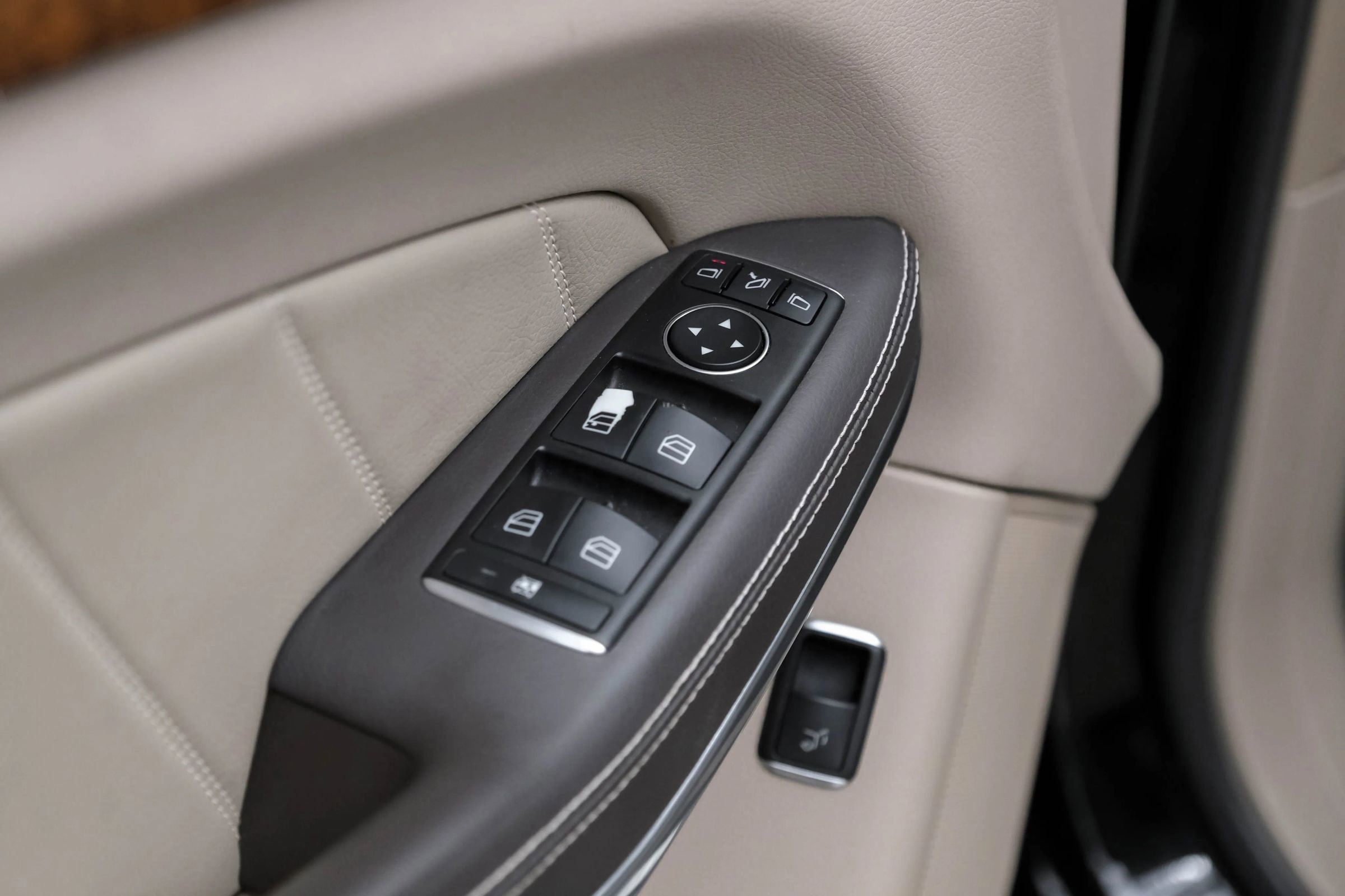 Used 2015 Mercedes-Benz GL 550 4MATIC image 35