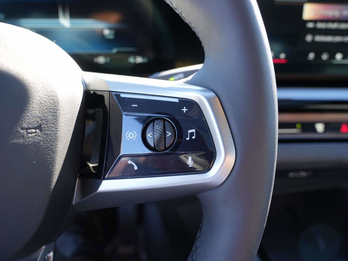 Used 2025 BMW i5 xDrive40 image 18
