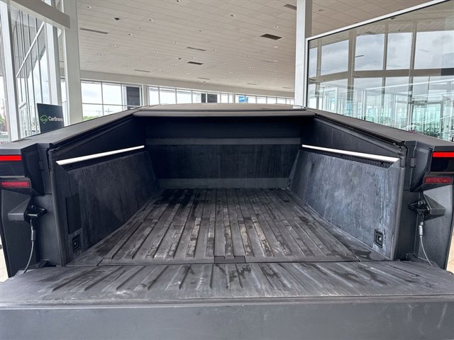 Used 2024 Tesla Cybertruck AWD Crew Cab image 28