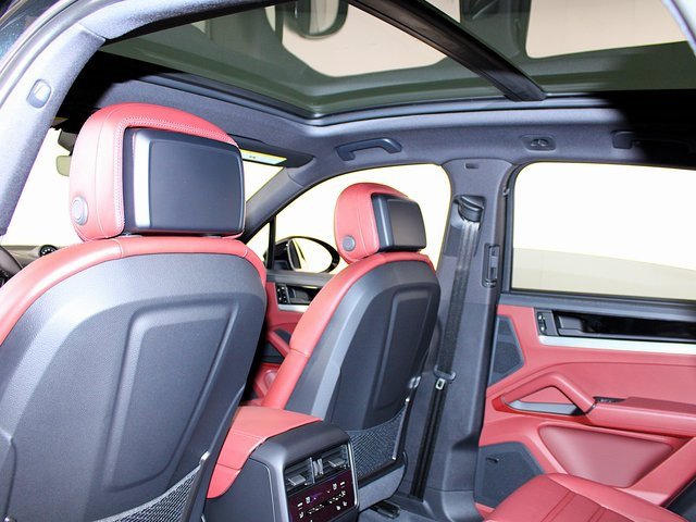 New 2026 Porsche Cayenne S image 21