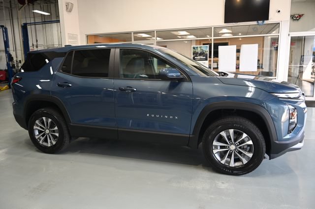 New 2027 Chevrolet Equinox LT w/ Convenience Package II FWD image 4