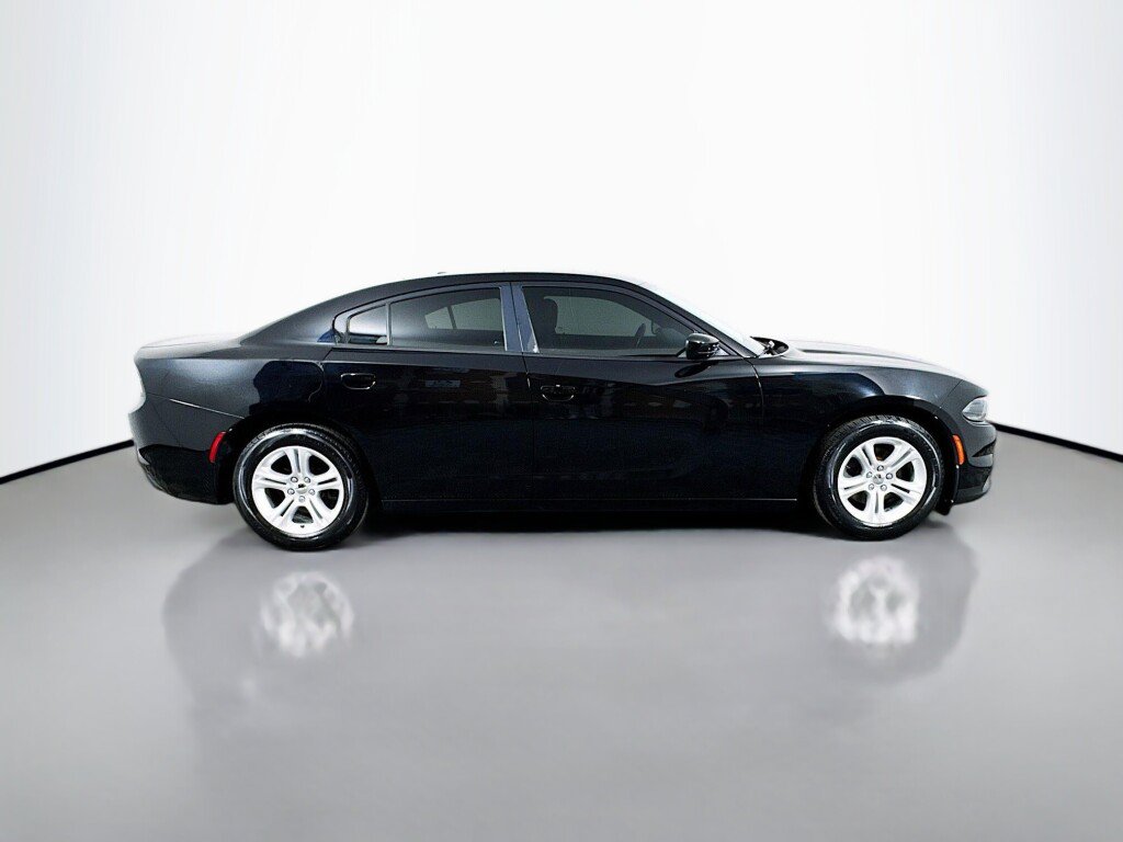 Used 2016 Dodge Charger SE w/ Popular Equipment Group RWD image 6