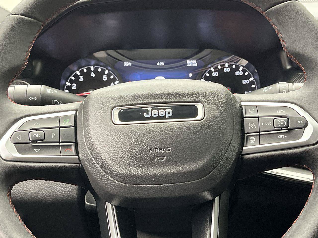 Used 2025 Jeep Compass Trailhawk AWD/4WD image 13