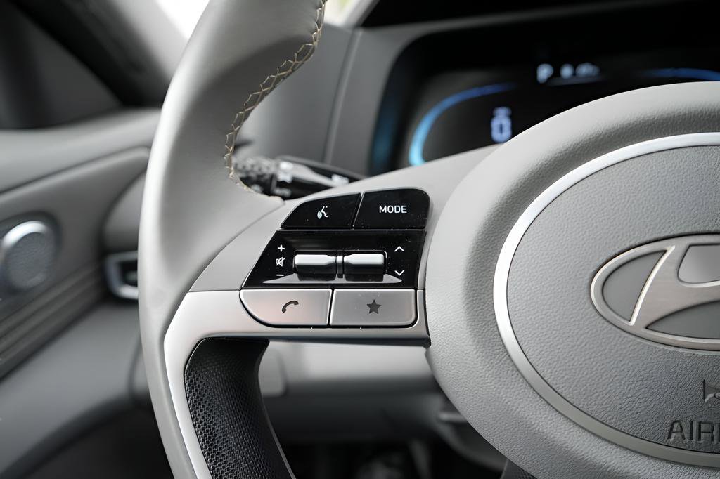Certified 2025 Hyundai Elantra Sport FWD image 25