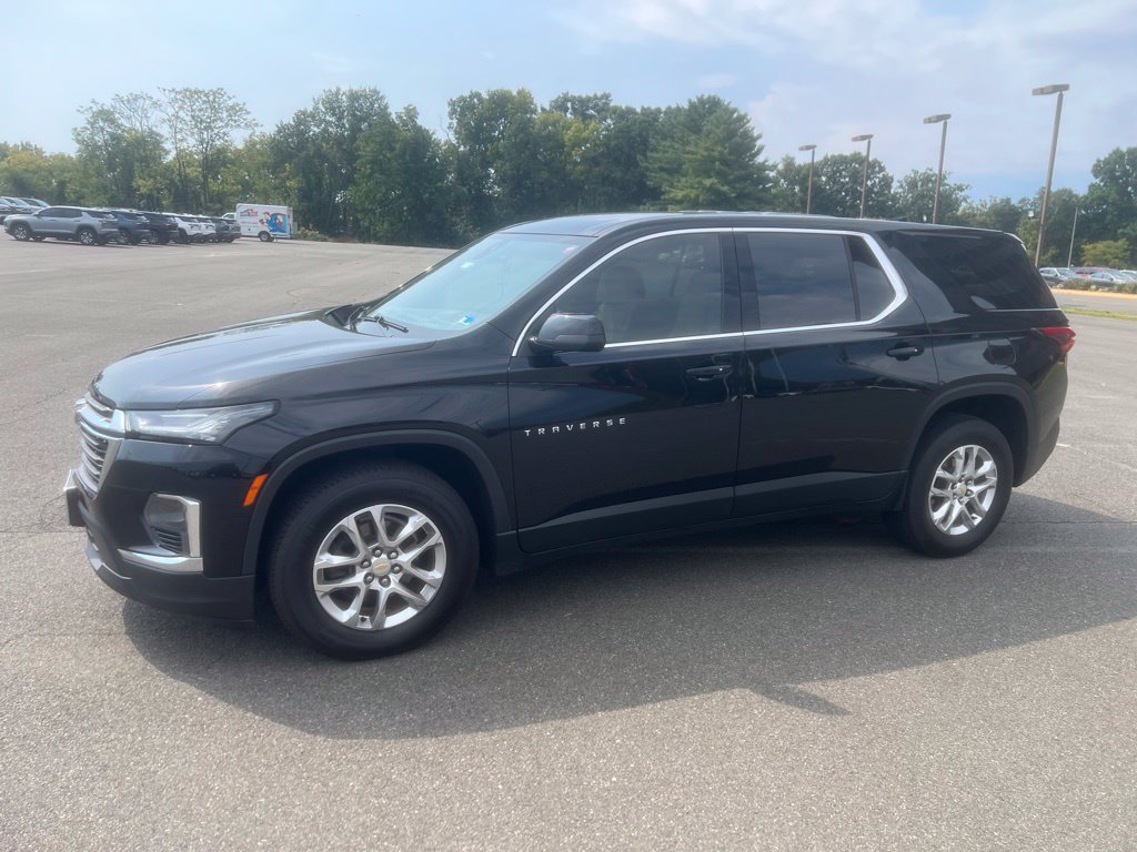 Used 2023 Chevrolet Traverse LS AWD/4WD image 1
