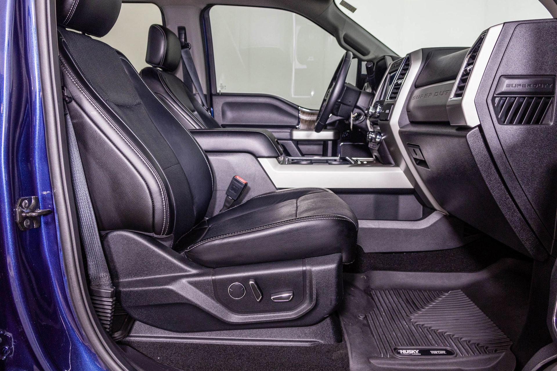 Used 2018 Ford F250 Lariat w/ Chrome Package image 45