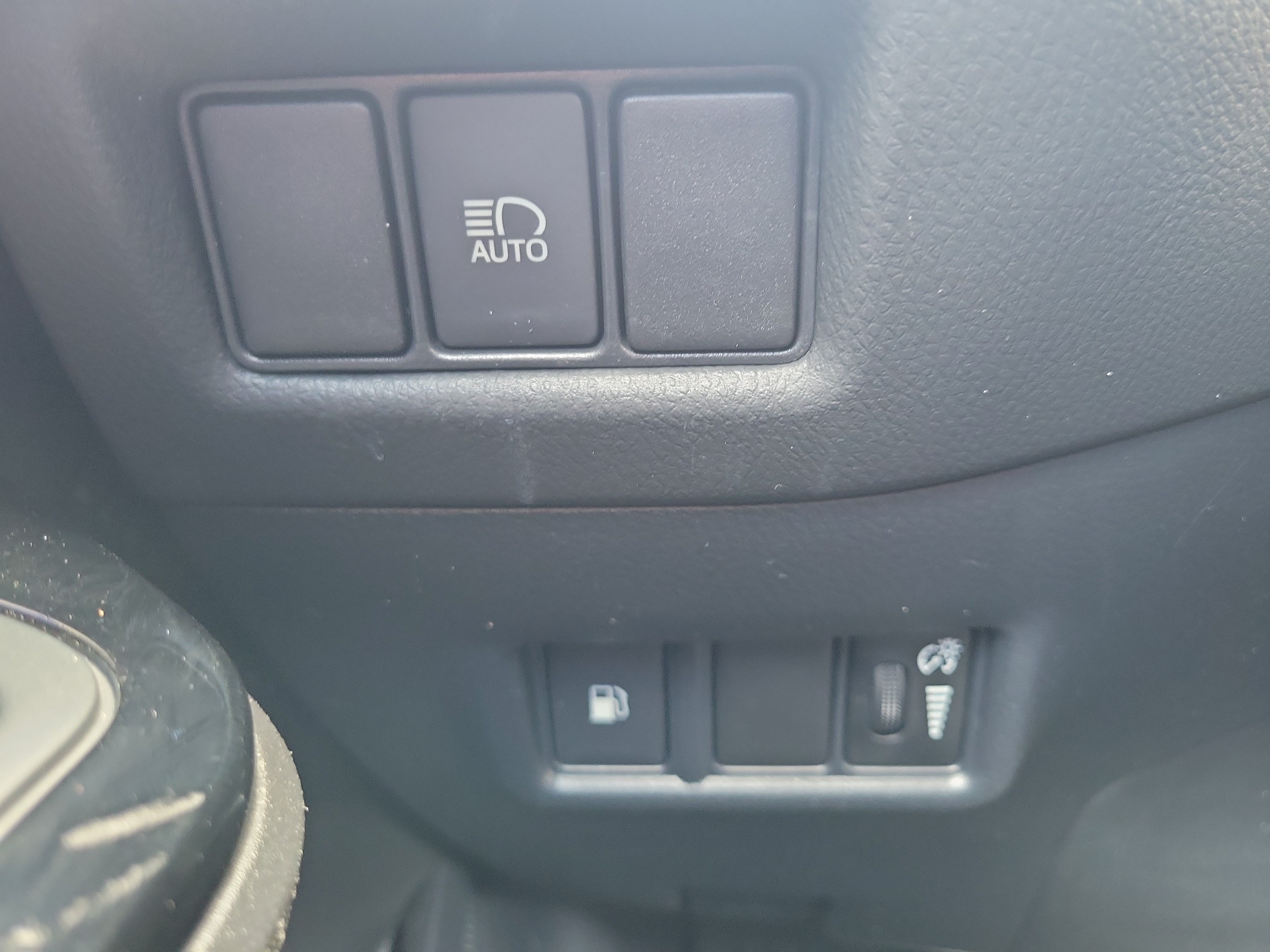 Used 2021 Toyota C-HR XLE FWD image 30