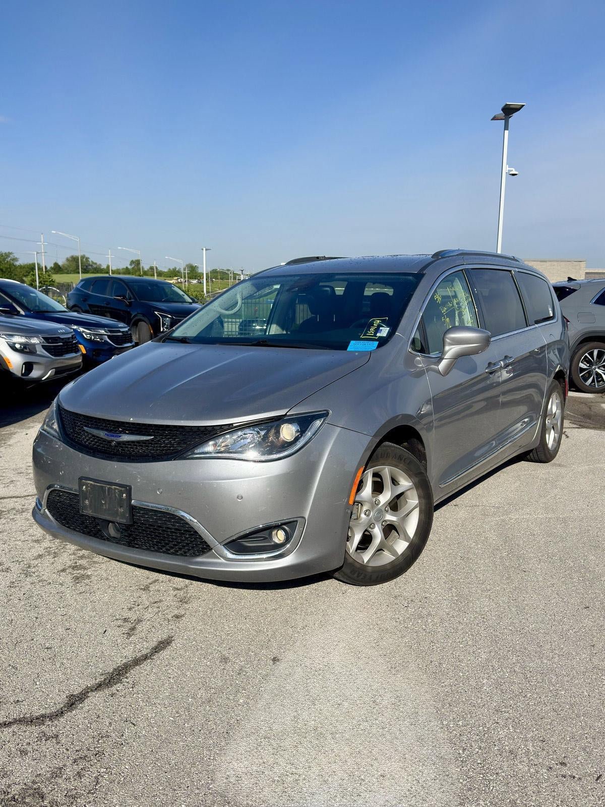 Used 2018 Chrysler Pacifica Touring-L Plus w/ Advanced Safetytec Group FWD image 1