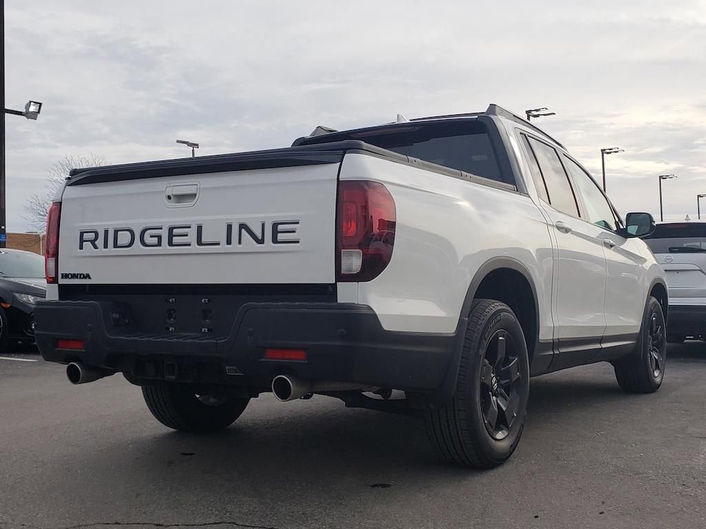 Used 2025 Honda Ridgeline Black Edition image 10