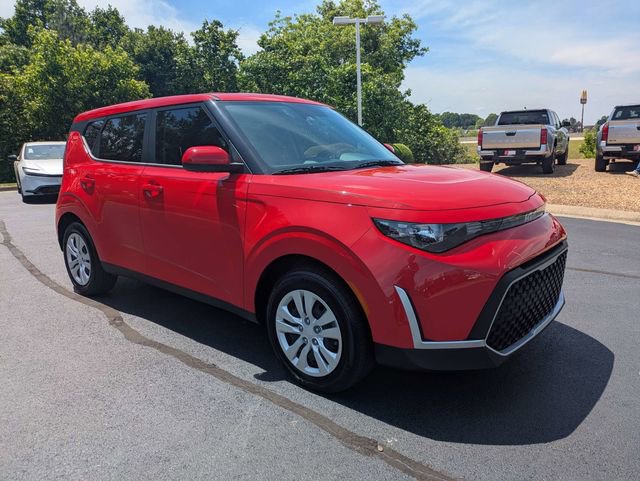 Used 2025 Kia Soul LX FWD image 2