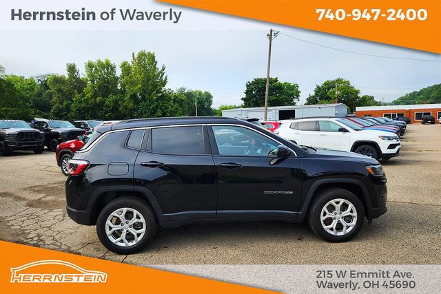 Used 2024 Jeep Compass Latitude AWD/4WD image 21