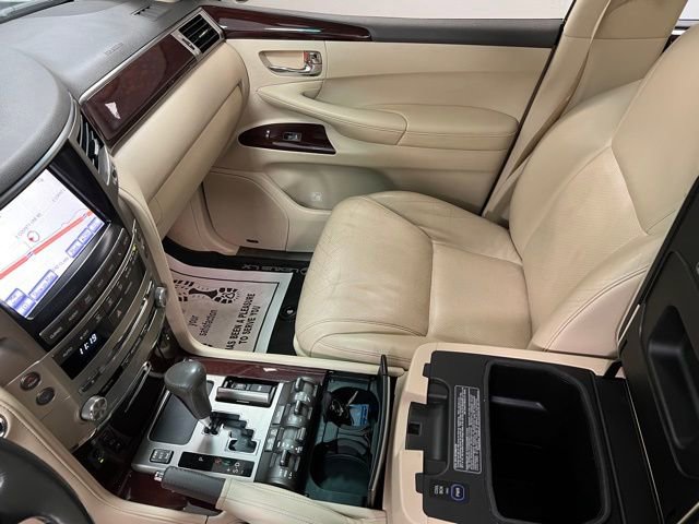 Used 2015 Lexus LX 570 4WD w/ Luxury Package image 38