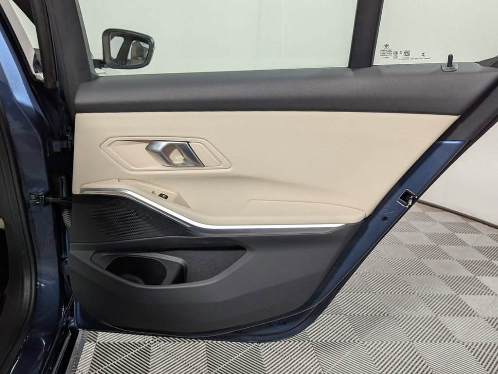 Used 2025 BMW 330i xDrive Sedan w/ M Sport Package image 40