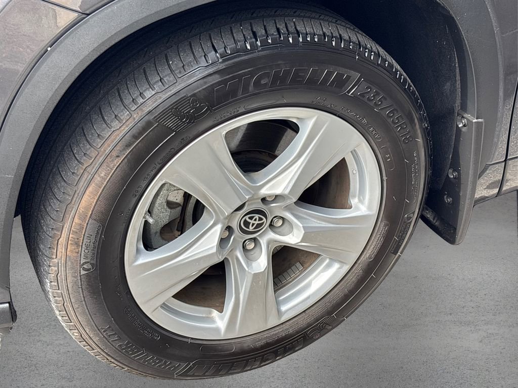 Used 2023 Toyota Highlander LE image 12