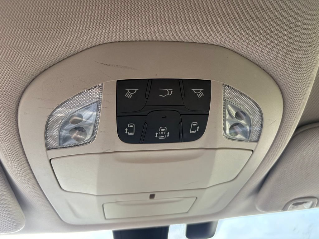 Used 2020 Chrysler Pacifica Touring-L Plus FWD image 21