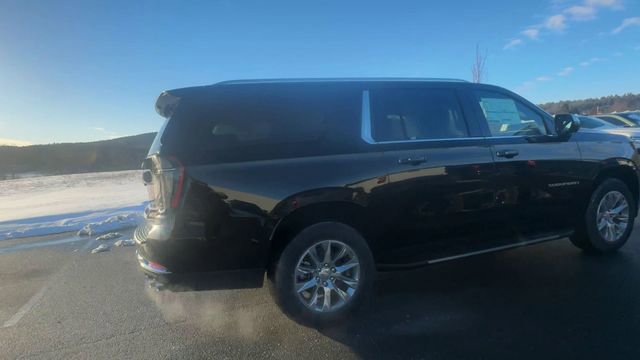 New 2026 Chevrolet Suburban Premier image 3