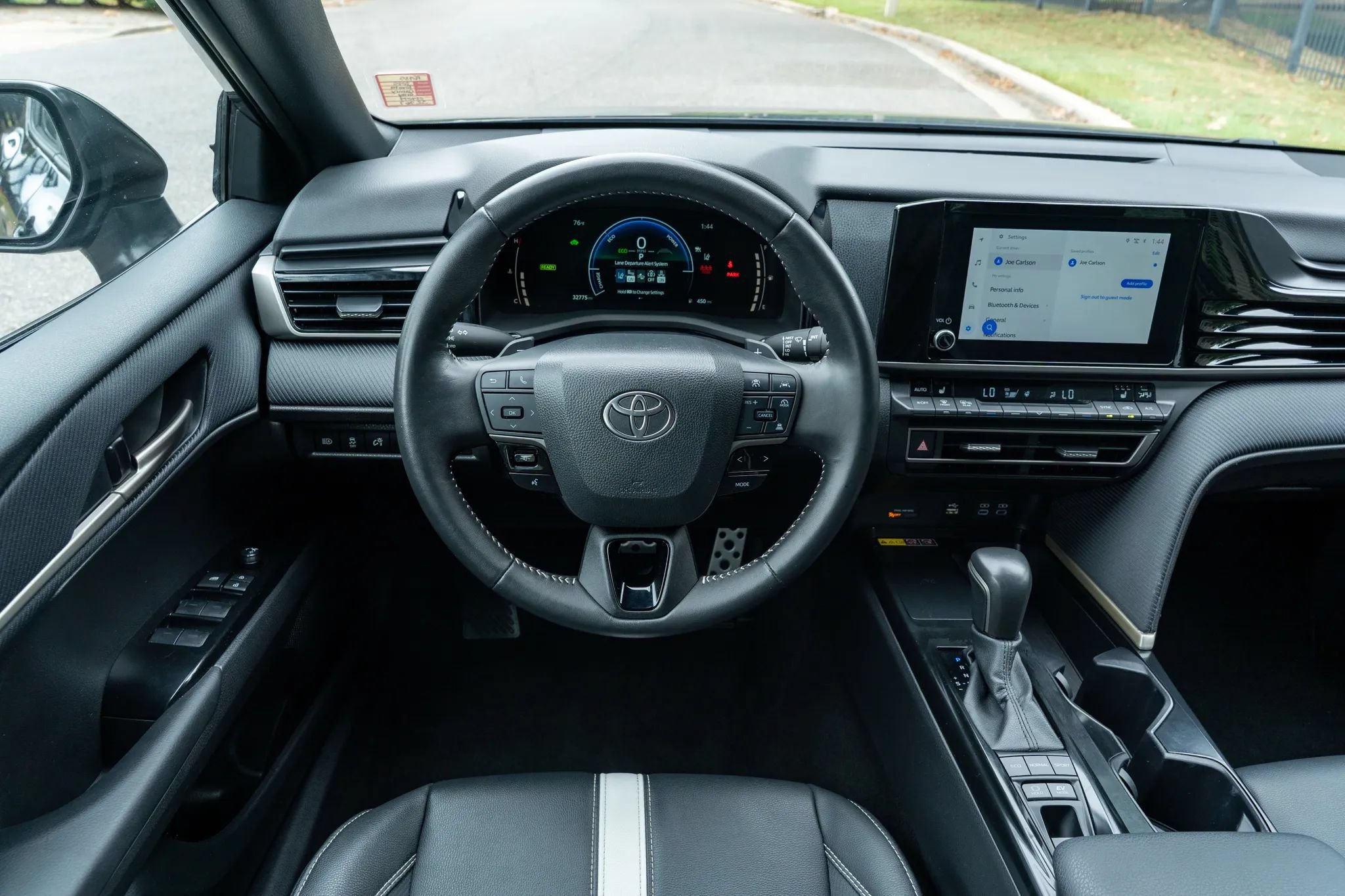 Used 2025 Toyota Camry SE w/ Convenience Package AWD/4WD image 16