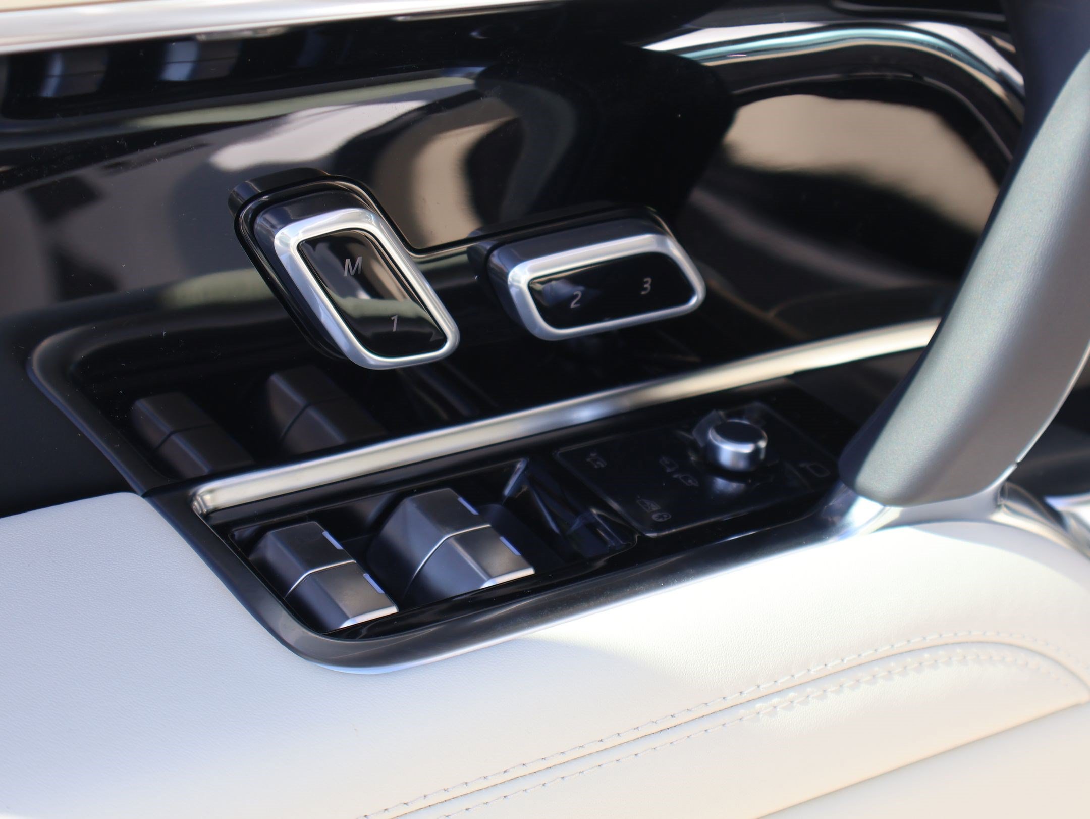 New 2026 Land Rover Range Rover Autobiography AWD/4WD image 15