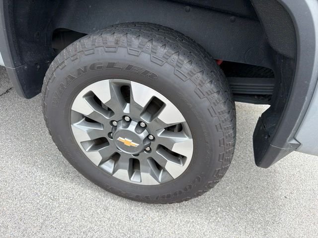 Used 2024 Chevrolet Silverado 2500 Custom w/ Custom Value Package AWD/4WD image 6
