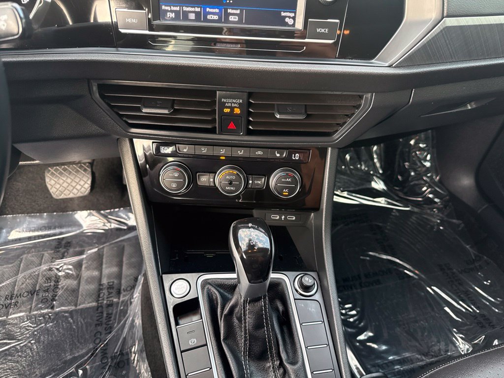 Used 2024 Volkswagen Jetta SE FWD image 19