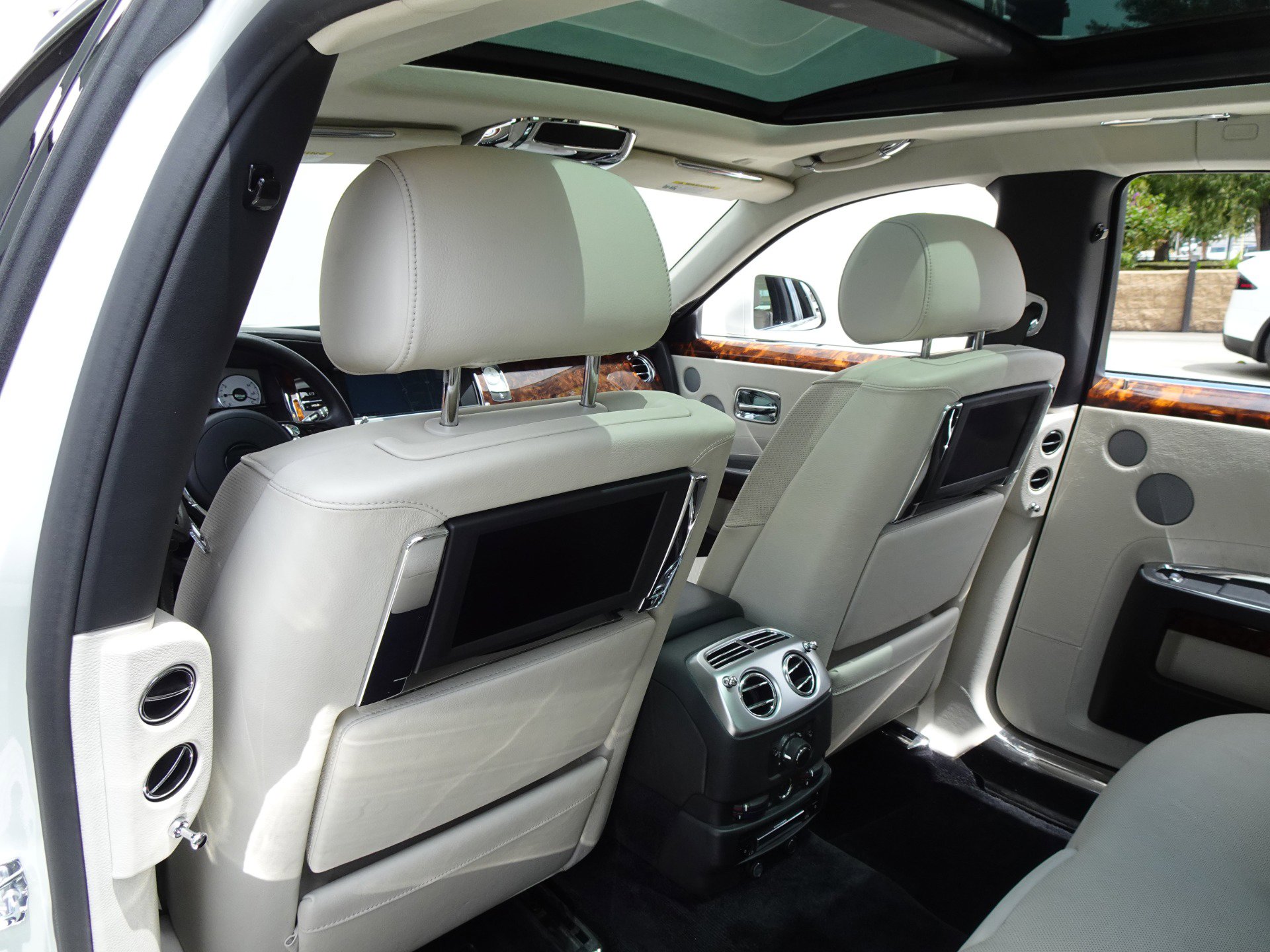 Used 2012 Rolls-Royce Ghost RWD image 16