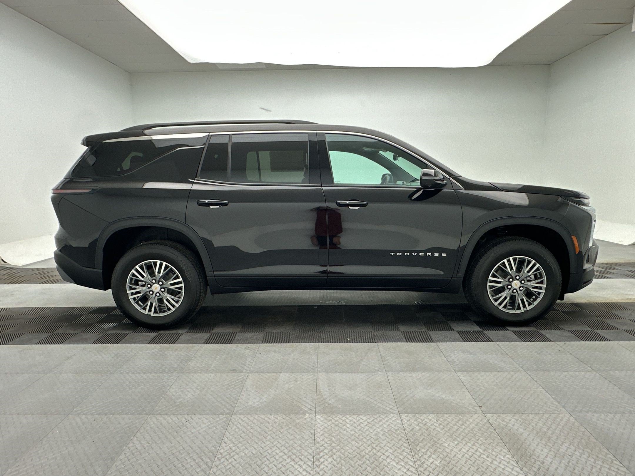 New 2026 Chevrolet Traverse LT w/ Driver Confidence Package AWD/4WD image 8