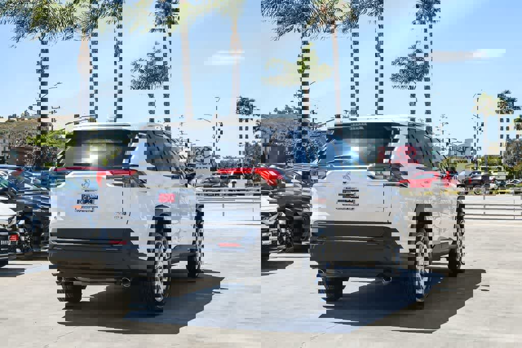 Used 2022 Toyota RAV4 LE FWD image 7