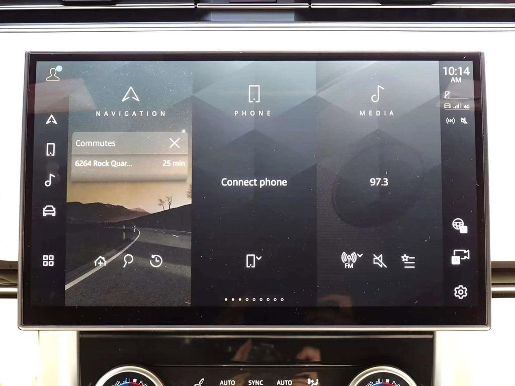 Used 2023 Land Rover Range Rover SE image 16