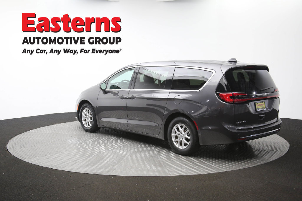 Used 2023 Chrysler Pacifica Touring-L FWD image 67