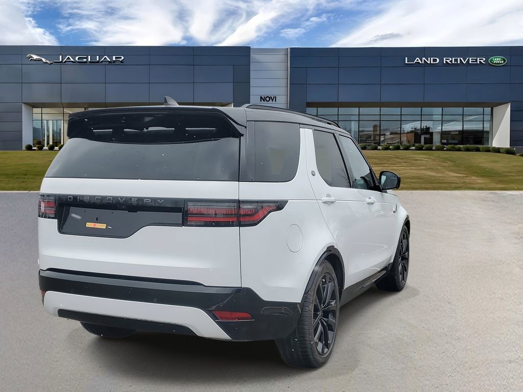 New 2026 Land Rover Discovery Dynamic SE image 3