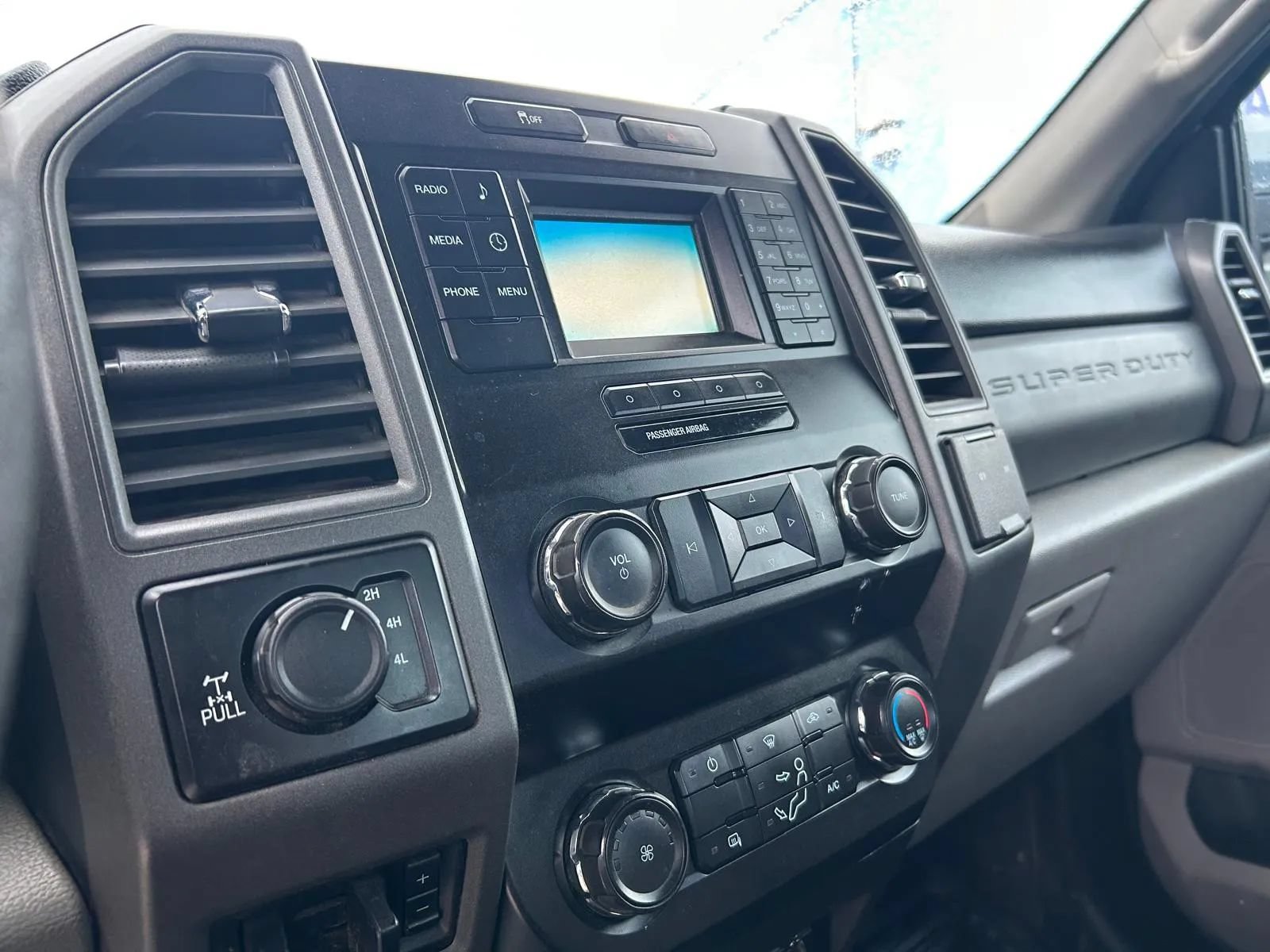 Used 2019 Ford F250 XL w/ Power Equipment Group AWD/4WD image 17