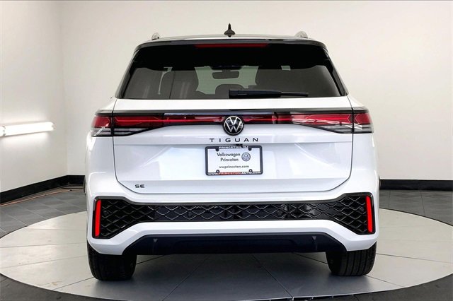 New 2026 Volkswagen Tiguan SE R-Line image 5