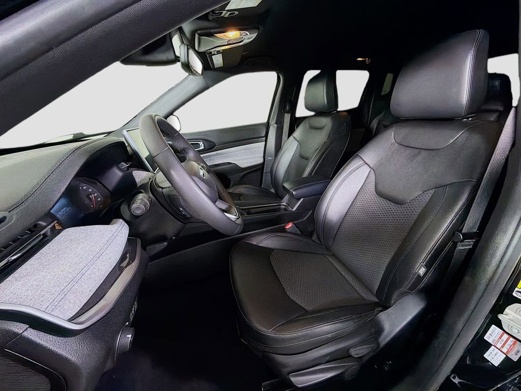 Used 2024 Jeep Compass Latitude image 13