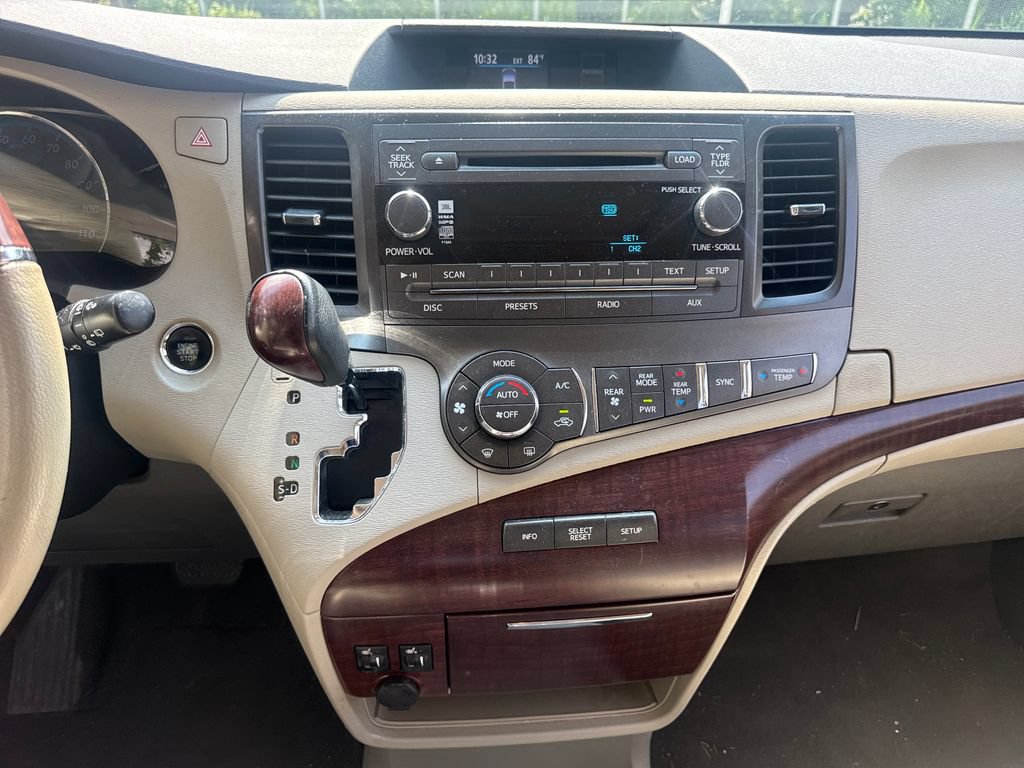 Used 2011 Toyota Sienna Limited FWD image 18