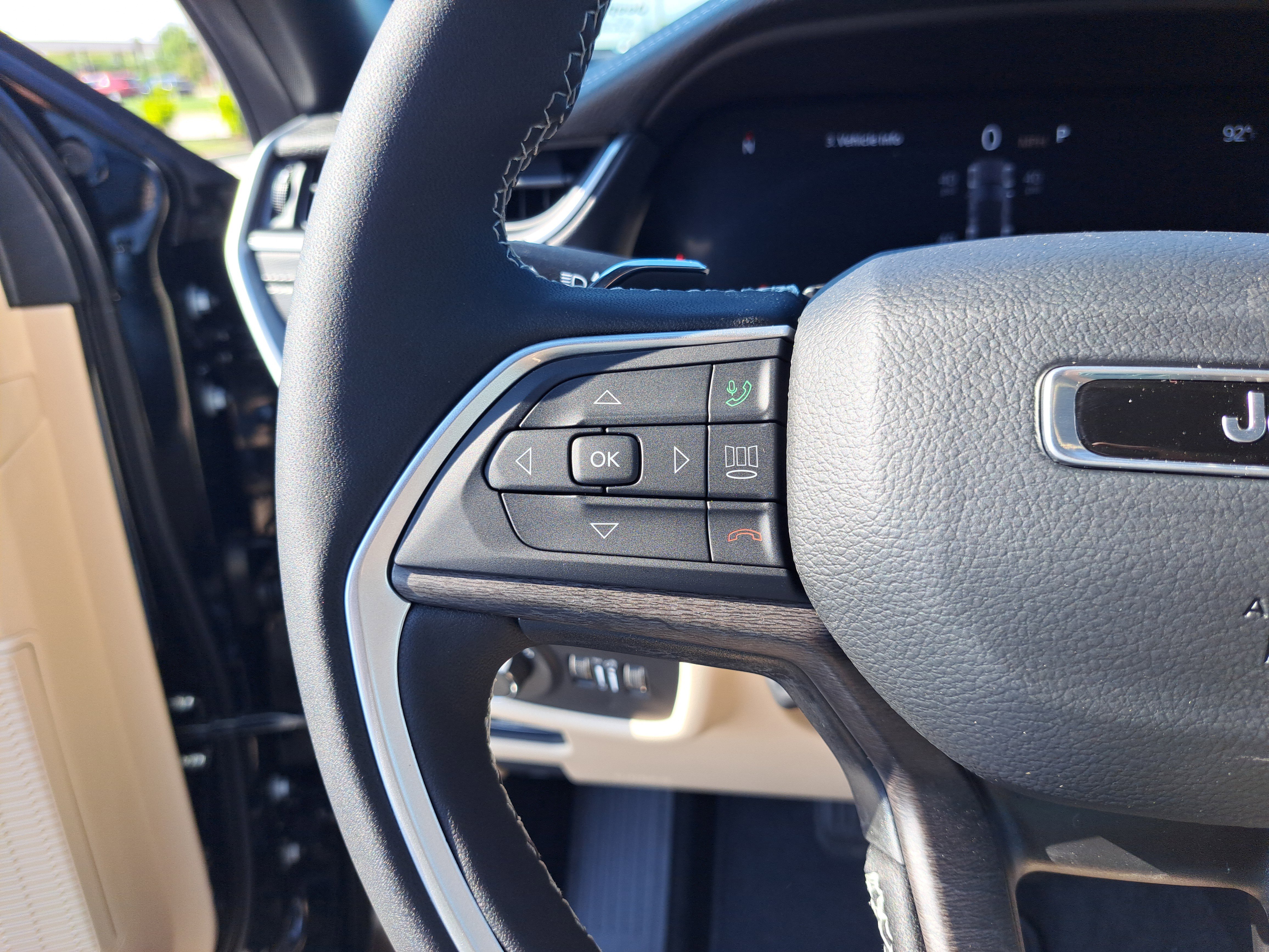 New 2025 Jeep Grand Cherokee Limited w/ Luxury Tech Group II image 21