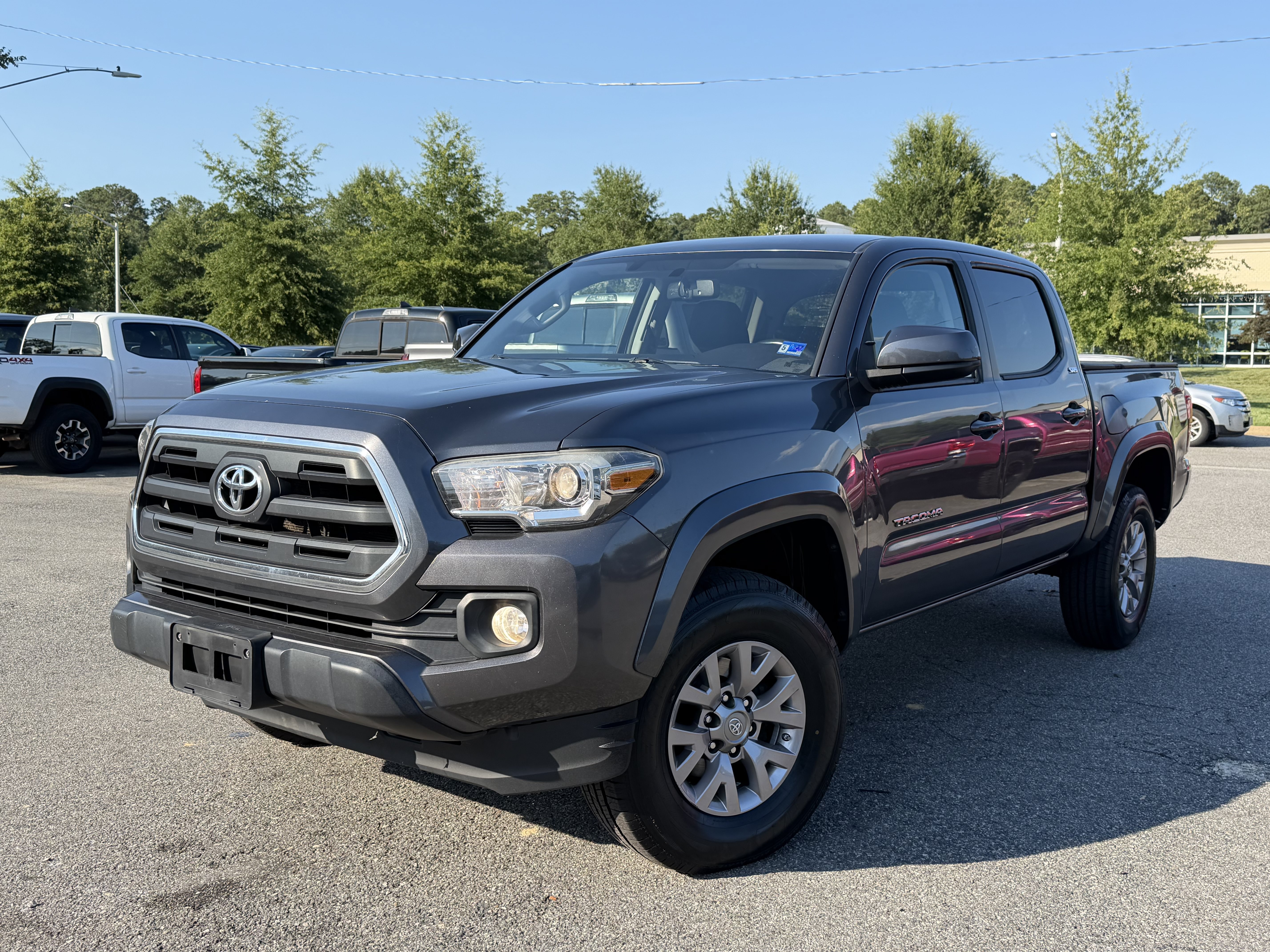 Used 2017 Toyota Tacoma SR5 AWD/4WD image 13