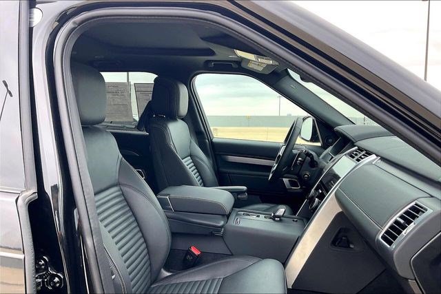 Used 2025 Land Rover Discovery Dynamic SE image 7