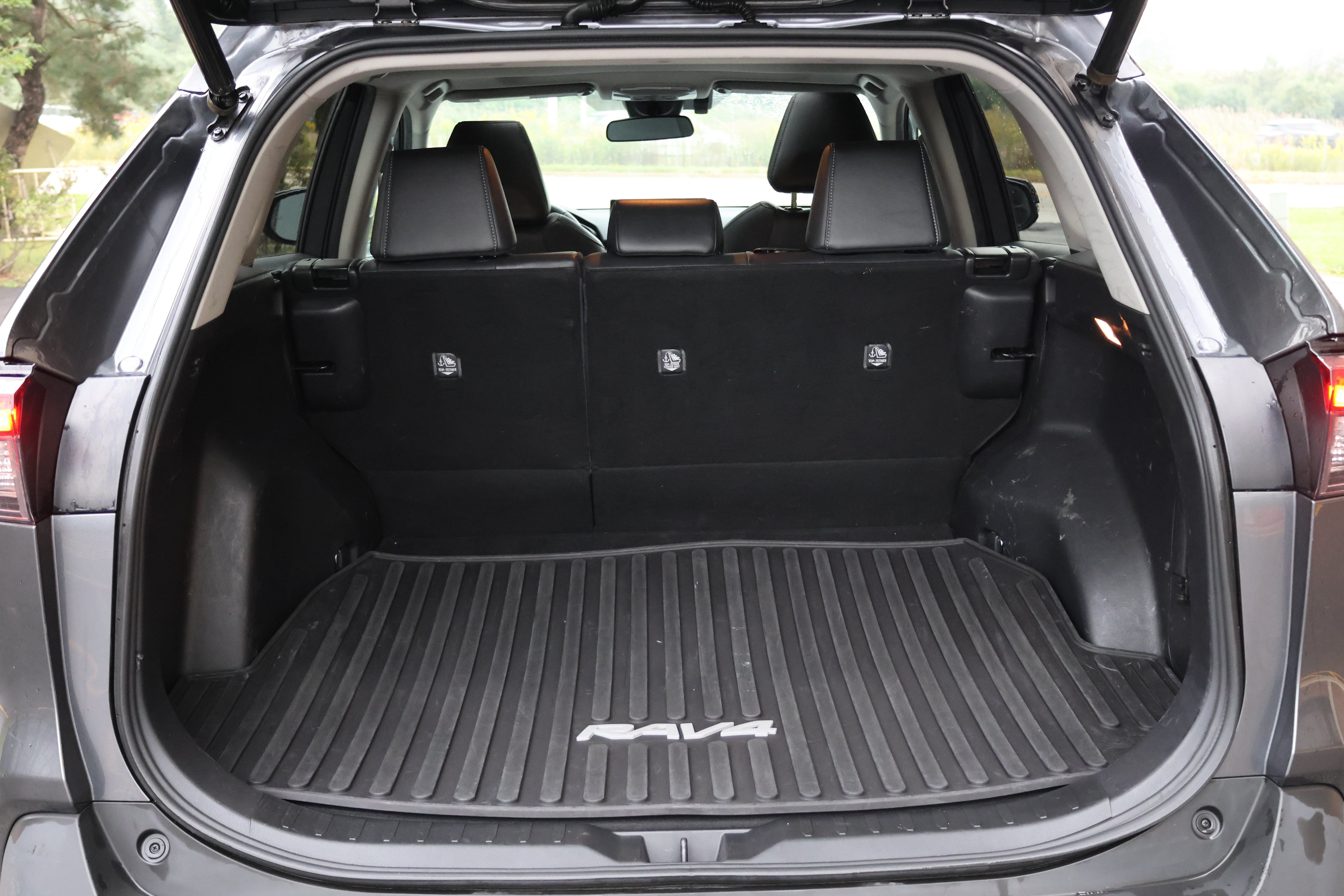 Used 2021 Toyota RAV4 XLE Premium AWD/4WD image 8