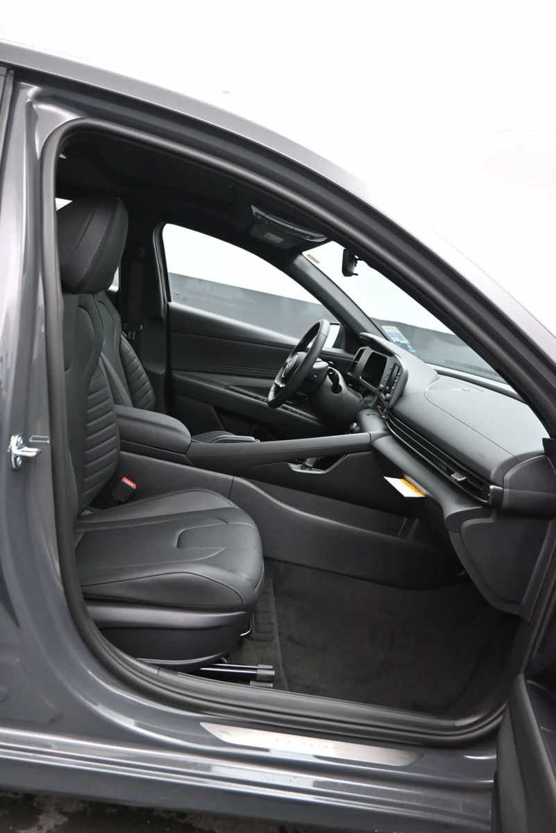 New 2026 Hyundai Elantra SEL Sport FWD image 11