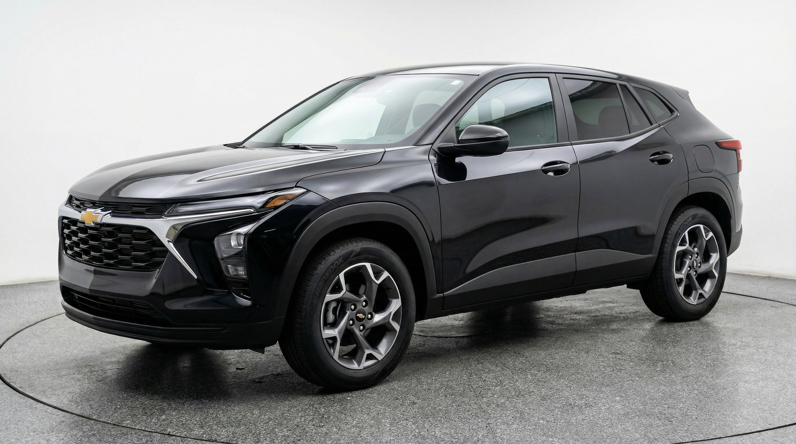 Used 2025 Chevrolet Trax LT image 3