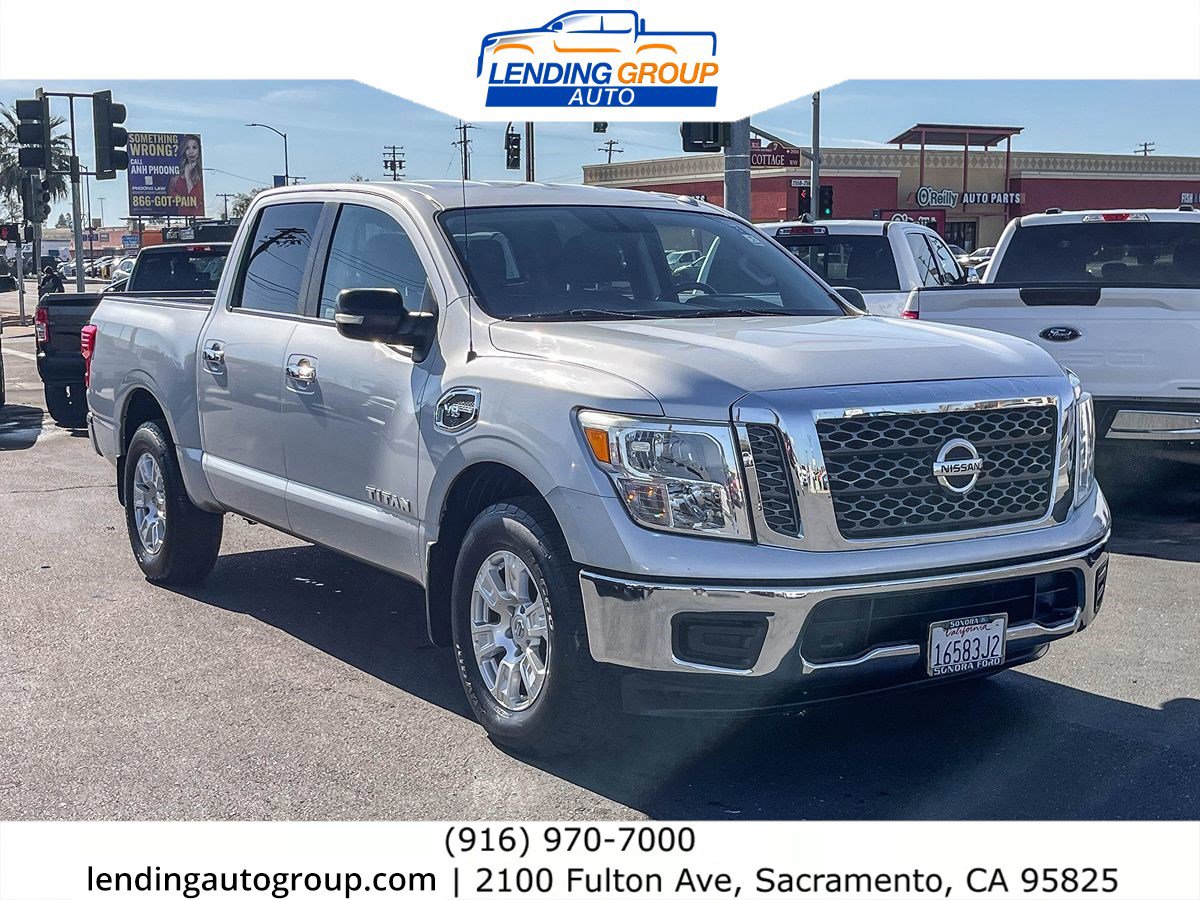 Used 2017 Nissan Titan SV image 5