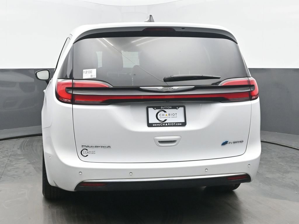 Used 2025 Chrysler Pacifica Select w/ Uconnect Theater Family Group image 5